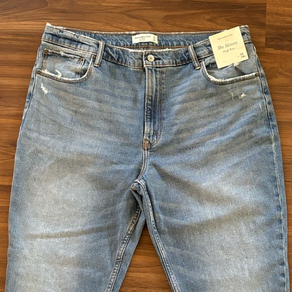 • NWT! [Abercrombie] Skinny High Rise • - Picture 2 of 13
